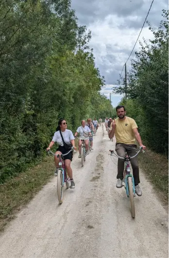 Original Velo Tour Balades A Velo Marais Poitevin Balades A Velo Guidees En Groupe A Partir De 8 Personnes Original Velo Tour Balades A Velo Marais Poitevin Balades A Velo Guidees En Groupe A Partir De 8 Personnes